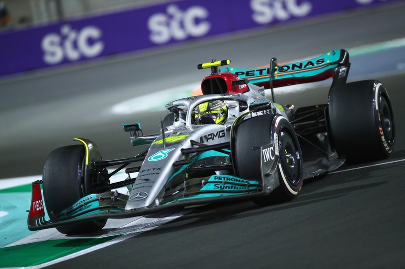 Lewis Hamilton na torze w Arabii Saudyjskiej przeżywał bardzo ciężkie chwile /Getty Images