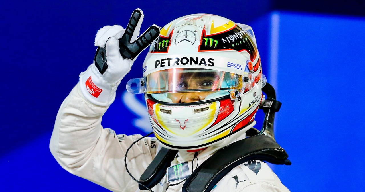 Lewis Hamilton po wywalczeniu pole position /SRDJAN SUKI /PAP/EPA