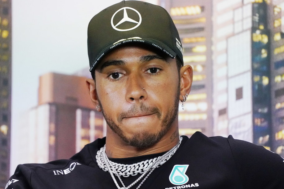 Lewis Hamilton podczas konferencji prasowej /Michael Dodge /PAP