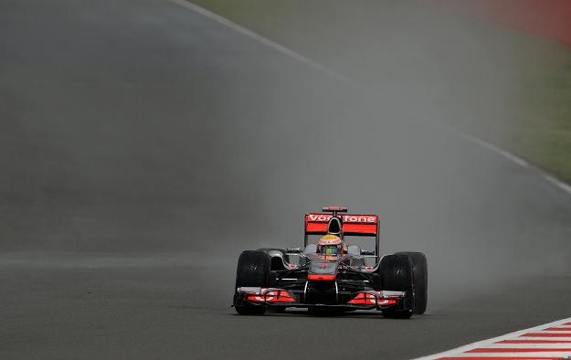 Lewis Hamilton podczas treningu na torze Silverstone. /AFP