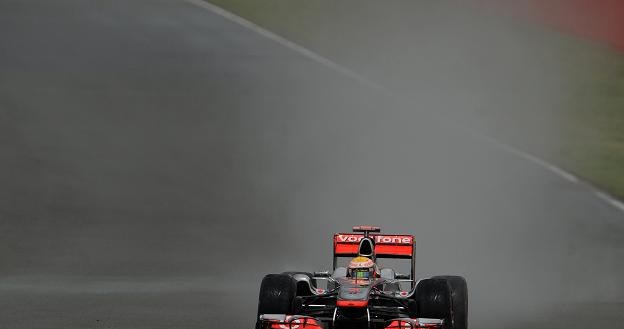 Lewis Hamilton podczas treningu na torze Silverstone. /AFP