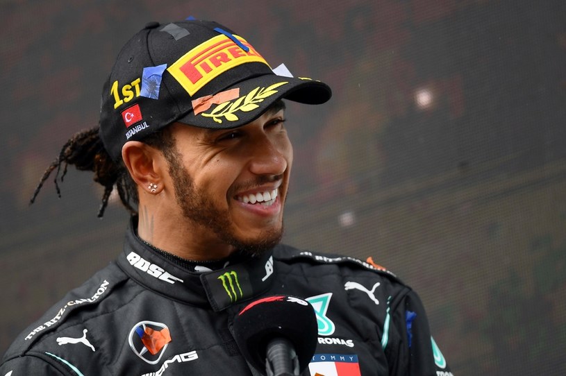 Lewis Hamilton przeszedł badanie wariografem /AFP