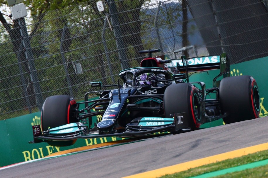 Lewis Hamilton to jeden z najbardziej utytułowanych kierowców F1 /DAVIDE GENNARI /PAP/EPA