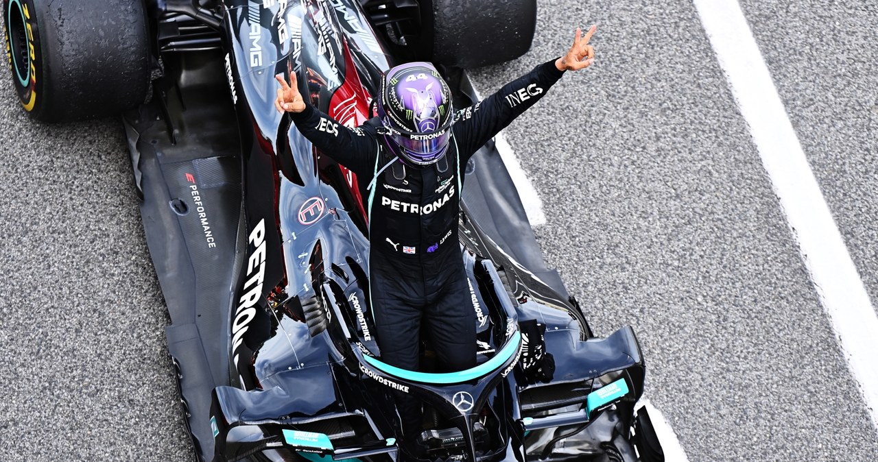 Lewis Hamilton tryumfuje. Niezmiennie od lat... /Getty Images