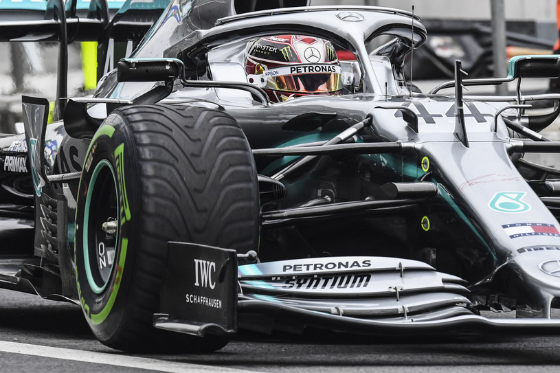 Lewis Hamilton w bolidzie Mercedesa /AFP
