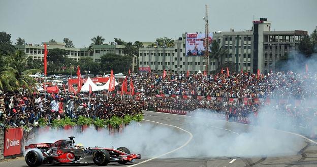 Lewis Hamilton w Vodafone McLaren Mercedes MP4-23 /AFP