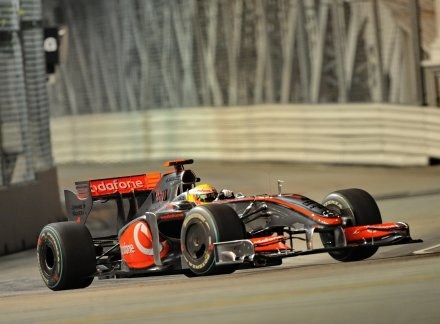 Lewis Hamilton wywalczył 16. pole position w swojej karierze /AFP