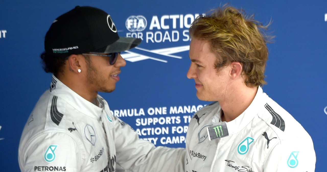 Lewis Hamilton (z lewej) i Nico Rosberg /AFP