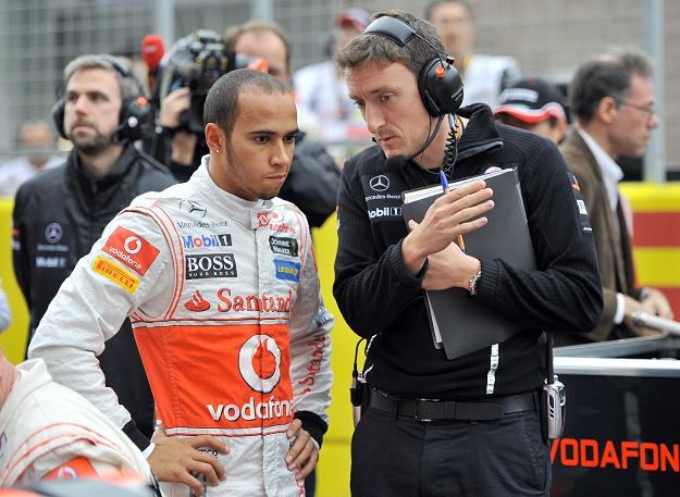 Lewis Hamilton (z lewej) /AFP