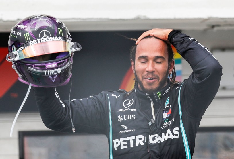 Lewis Hamilton znów ma powody do zadowolenia /AFP