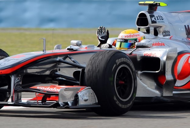 Lewis Hamilton znowu zwycięski. /AFP
