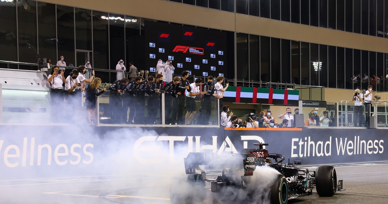 Lewis Hamilton zostaje w Mercedesie /Getty Images