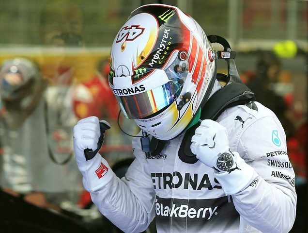 Lewis Hamilton /ANDREU DALMAU /PAP/EPA