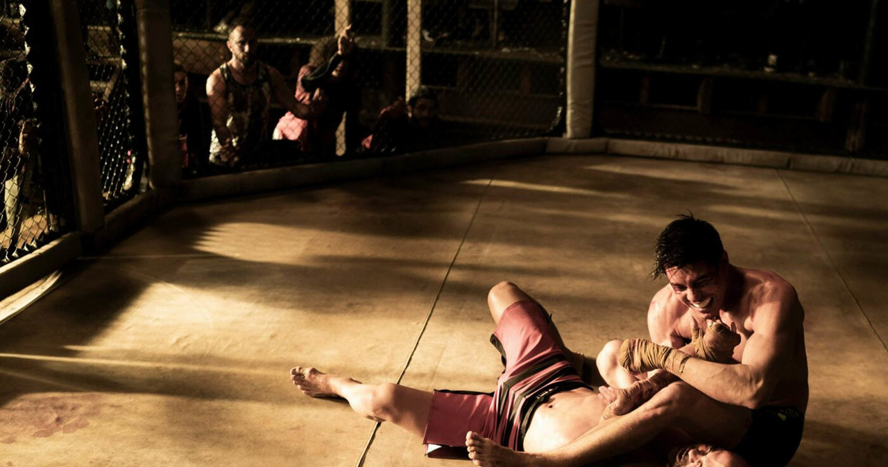 Lewis Tan w scenie z filmu "Mortal Kombat" /Warner Bros / Planet /Agencja FORUM