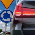 Lewy kierunkowskaz na rondzie. Sąd nie ma wątpliwości
