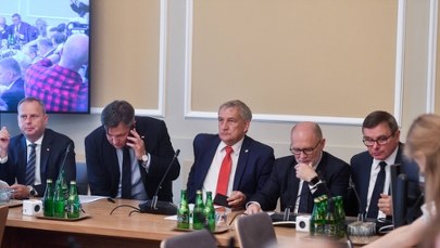 "Lex Tusk". Komisja poparła poprawkę PiS ws. terminu raportu