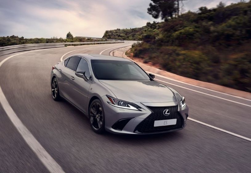 Lexus ES na rok modelowy 2023 przeszedł szereg modyfikacji. /Lexus /materiały prasowe