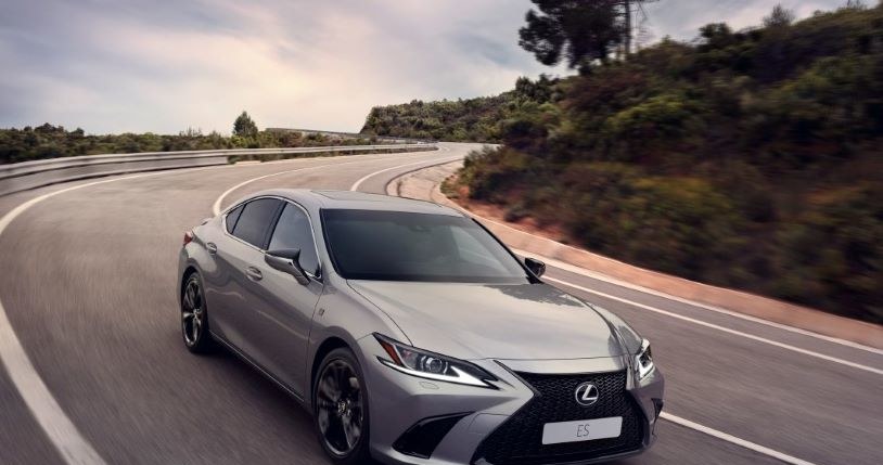 Lexus ES na rok modelowy 2023 przeszedł szereg modyfikacji. /Lexus /materiały prasowe