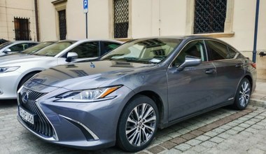 Lexus ES prezydenta Krakowa na sprzedaż. Trzeba spełnić jeden warunek