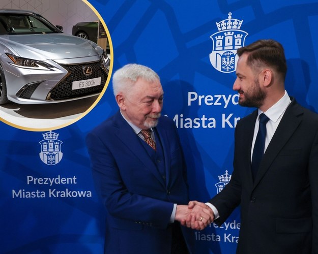 Lexus Gminy Miejskiej Kraków wystawiony na sprzedaż /PAP/Art Service/Shutterstock/VanderWolf Images /PAP