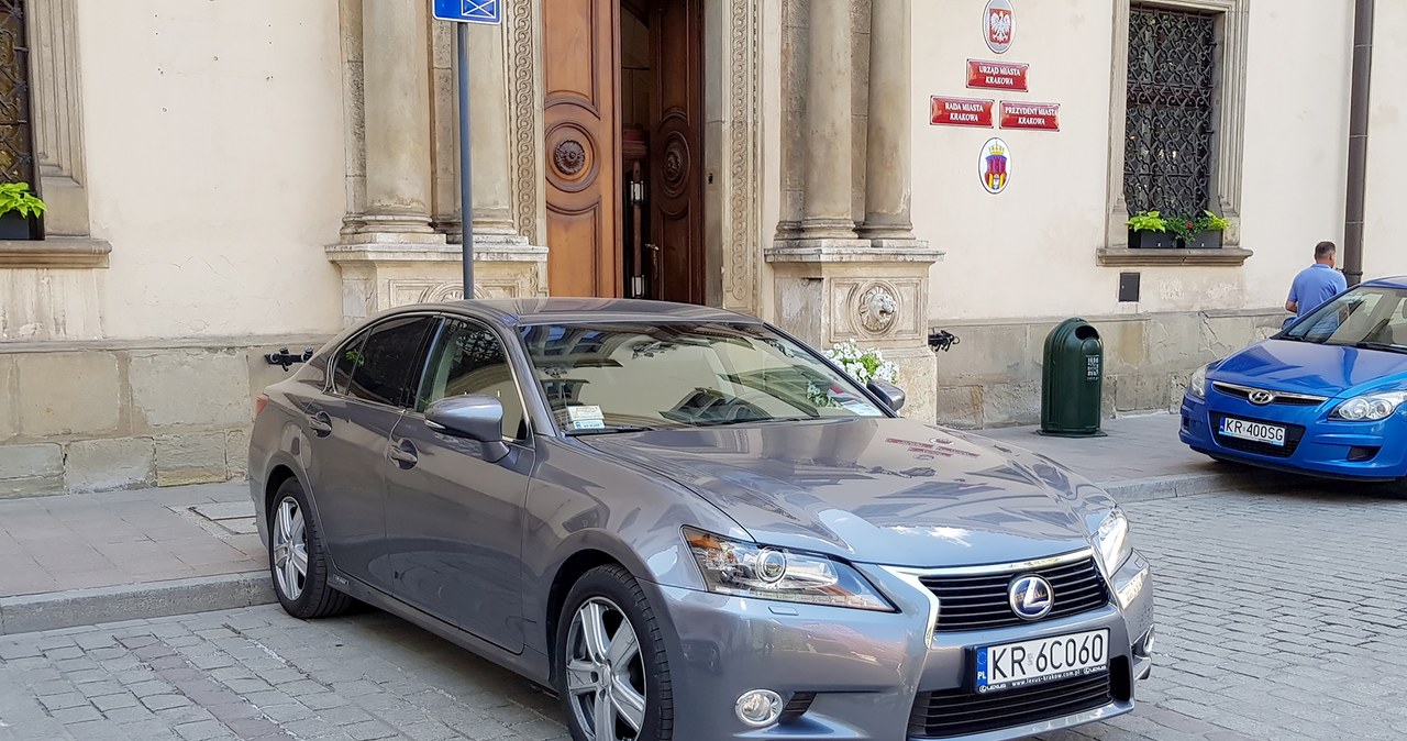 Lexus GS300H woził byłego prezydenta Krakowa zaledwie 5 lat /INTERIA.PL