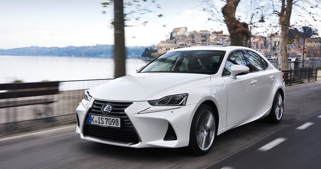 Lexus IS 300h /Informacja prasowa