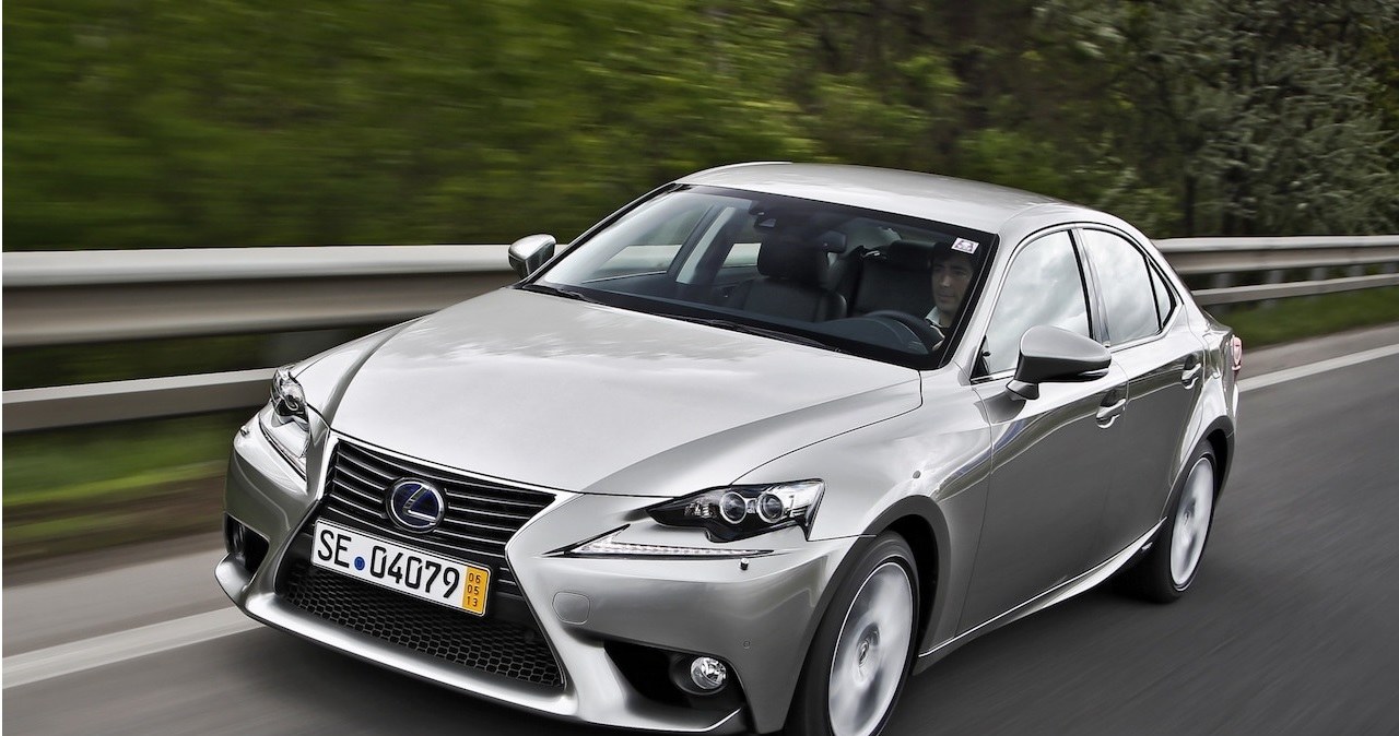 Lexus IS 300h /Informacja prasowa