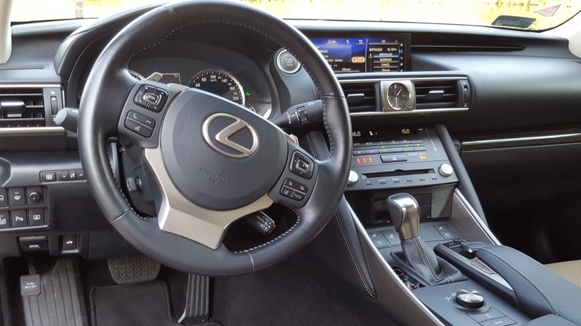 Lexus IS /INTERIA.PL