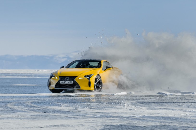 Coupe i SUV na jeziorze Bajkał nietypowy test Lexusów
