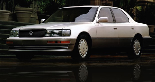 Lexus LS 400 miał pod maską jednostkę 4.0 V8 (245 KM). /Lexus