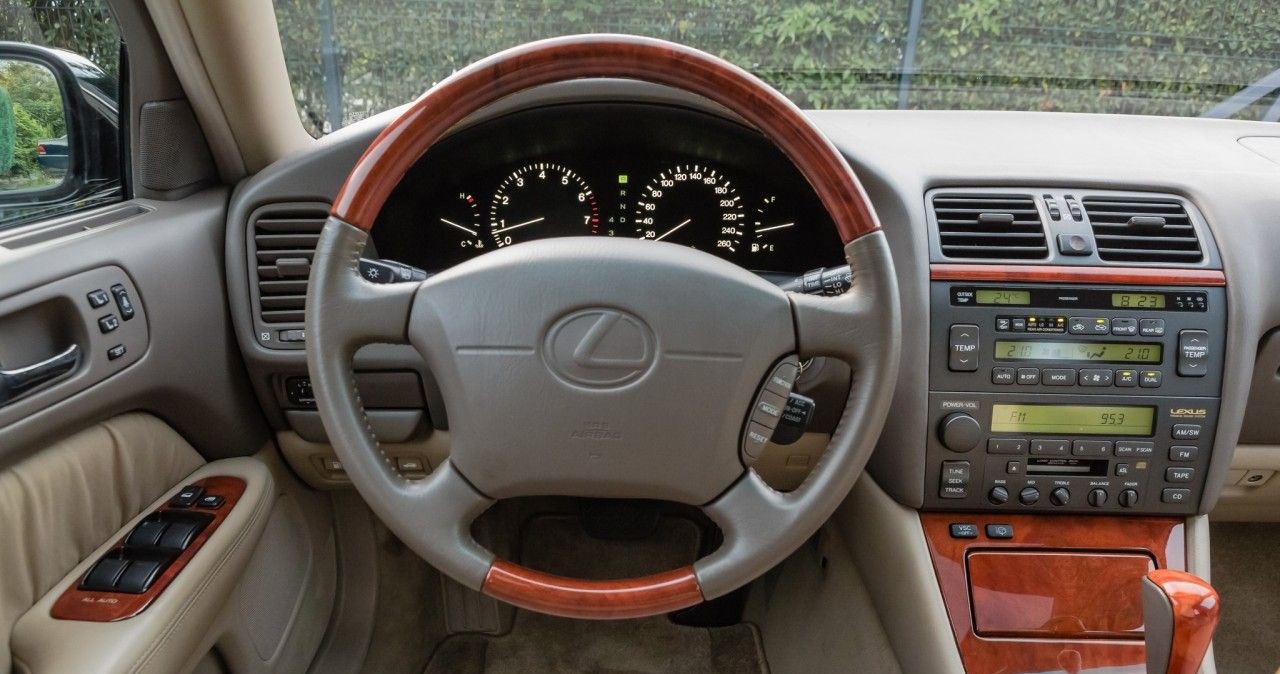 Lexus LS 400 /Informacja prasowa