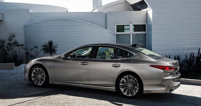 Lexus LS 500h /Informacja prasowa