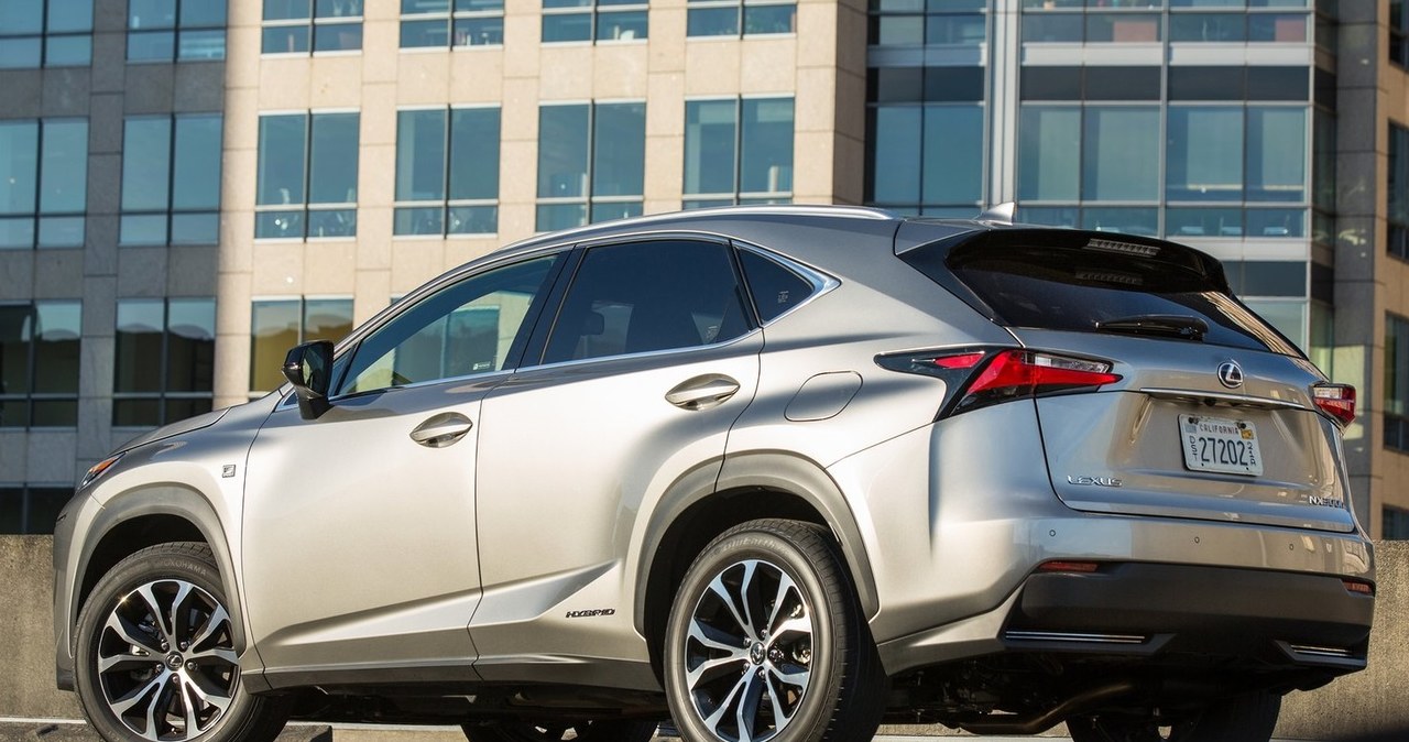 Lexus NX to obecnie najmniejszy crossover w gamie japońskiego producenta, ale wiele wskazuje na to, że niebawem się to zmieni /Informacja prasowa