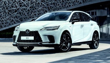 Lexus RX 500h testuje granice. 371 KM, napęd 4x4 i 6 sekund "do setki" 