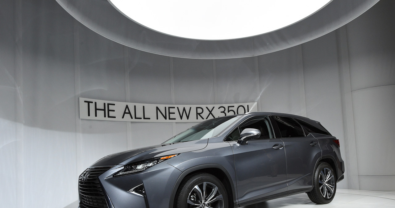 Lexus RX L na salonie w Los Angeles /Getty Images