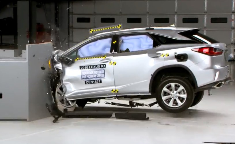 Lexus RX otrzymał bardzo wysokie noty w teście zderzeniowym /Informacja prasowa