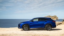 ​Lexus RX. Pamiętacie Alexis z serialu "Dynastia"?