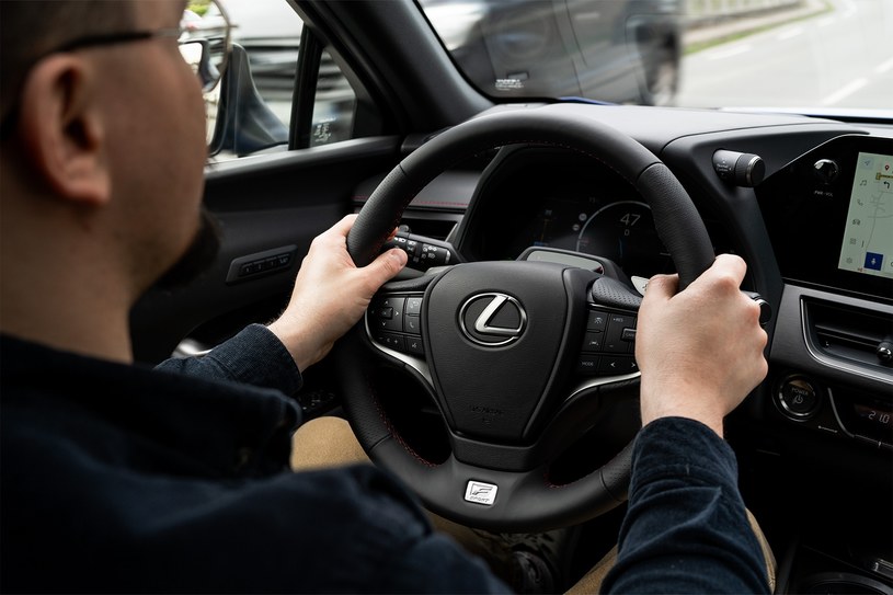 Lexus UX 300h otrzymał cyfrowe zegary i nowy system info-rozrywki. /Jan Guss-Gasiński