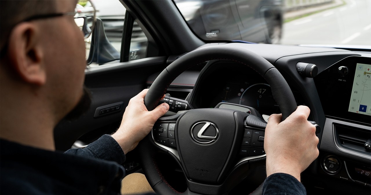 Lexus UX 300h otrzymał cyfrowe zegary i nowy system info-rozrywki. /Jan Guss-Gasiński