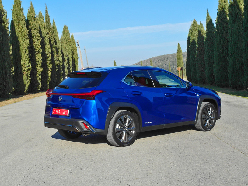 Lexus UX hybrydowy argument Japończyków Motoryzacja w