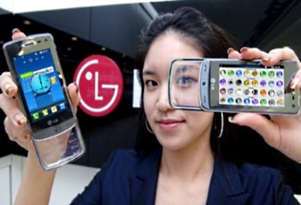 LG chce sprzedać 140 mln telefonów /AFP