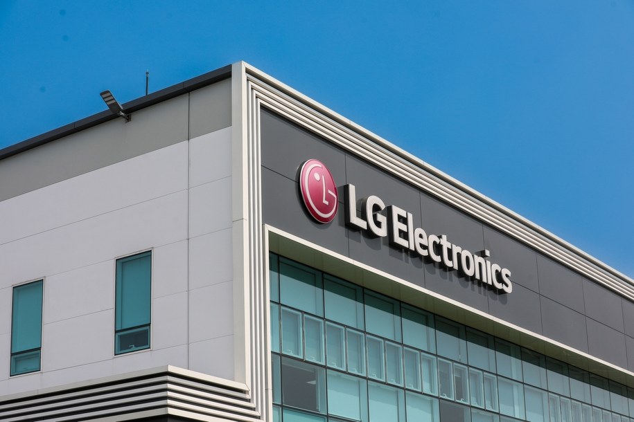 LG Electronics pod Wrocławiem nie będzie produkowało już lodówek. Pracownicy obawiają się grupowych zwolnień /Shutterstock