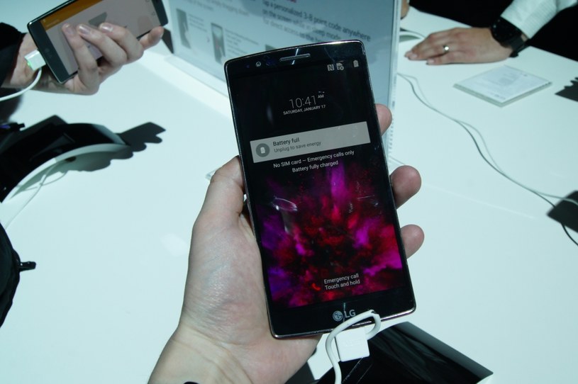 LG Flex2 - zakrzywiony smartfon /INTERIA.PL