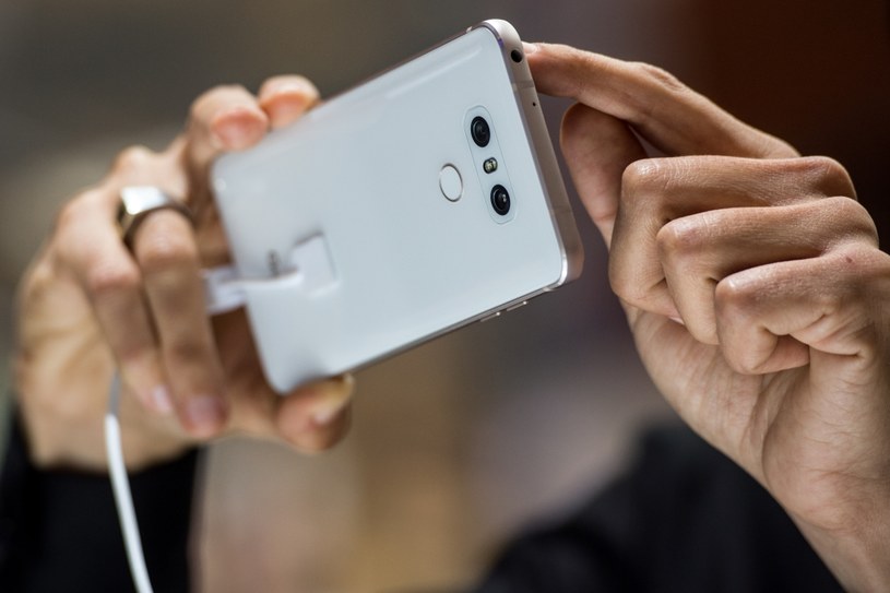 LG G6 zadebiutował w lutym 2017 roku /AFP