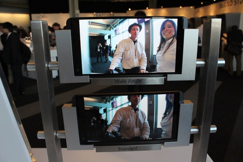 LG V30 może mieć ekran OLED /AFP