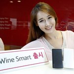 LG Wine Smart - niedrogi smartfon z klapką