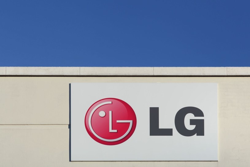 LG zastrzegło nazwy dla swojego składanego smartfona /123RF/PICSEL