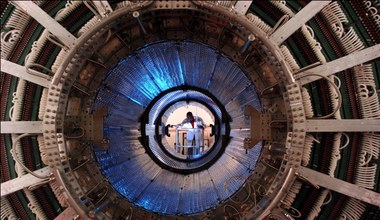 LHC bije rekord energii. Czy odkryje, z czego składa się niewidzialna większość Wszechświata?