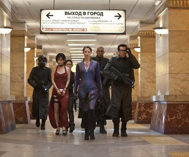 Li Bing Bing, Michelle Rodriquez, Sienna Guillory, Colin Salmon i Oded Fehr w filmie "Resident Evil: Retrybucja"