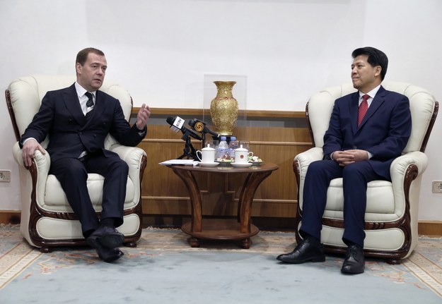 Li Hui i Dmitrij Miedwiediew /DMITRY ASTAKHOV / SPUTNIK  /PAP/EPA